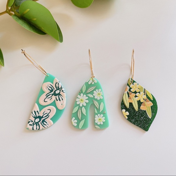 Multi color Acrylic statement hoop earrings - Picture 10 of 13